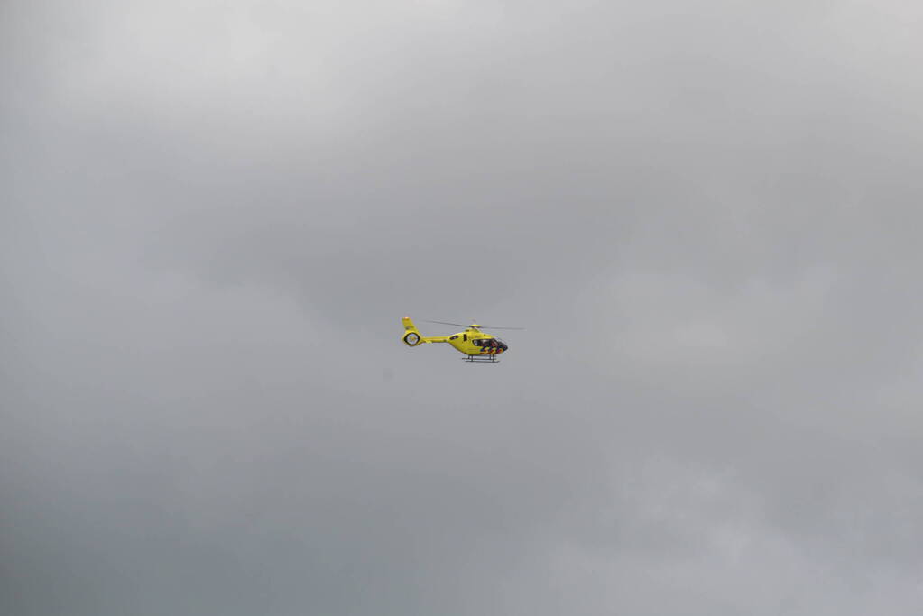 Scooterrijder ernstig gewond bij botsing met auto