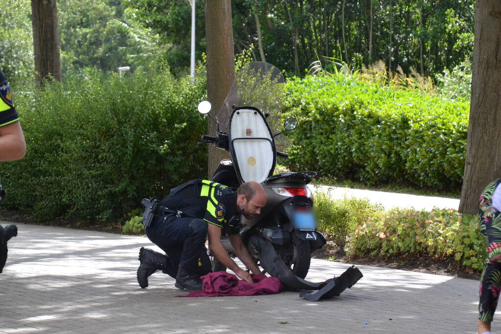 Scooterrijder ernstig gewond bij botsing met auto