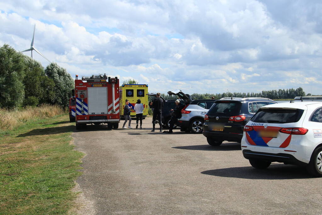 Veel hulpdiensten aanwezig voor persoon te water in Ouderkerkerplas