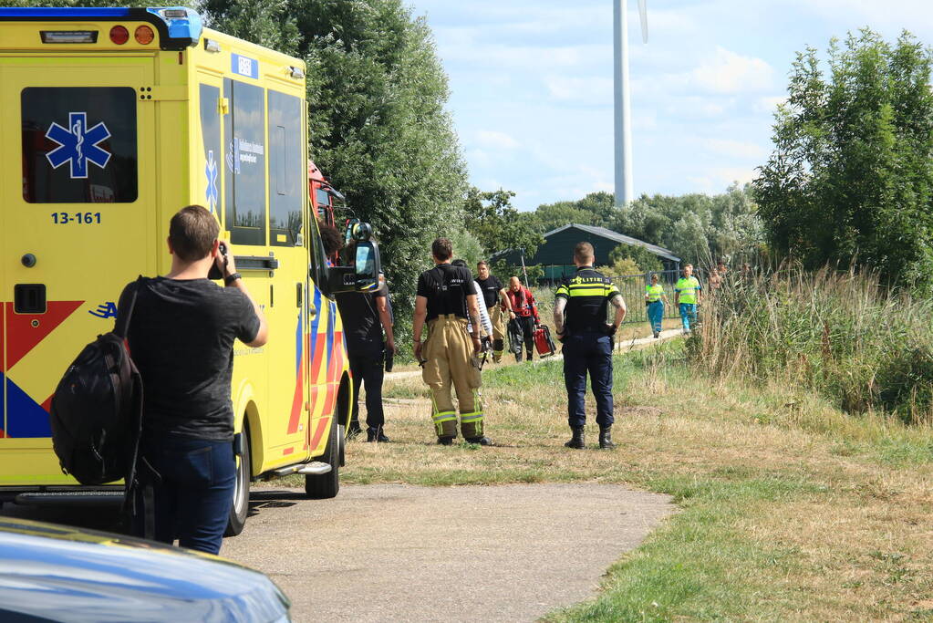 Veel hulpdiensten aanwezig voor persoon te water in Ouderkerkerplas