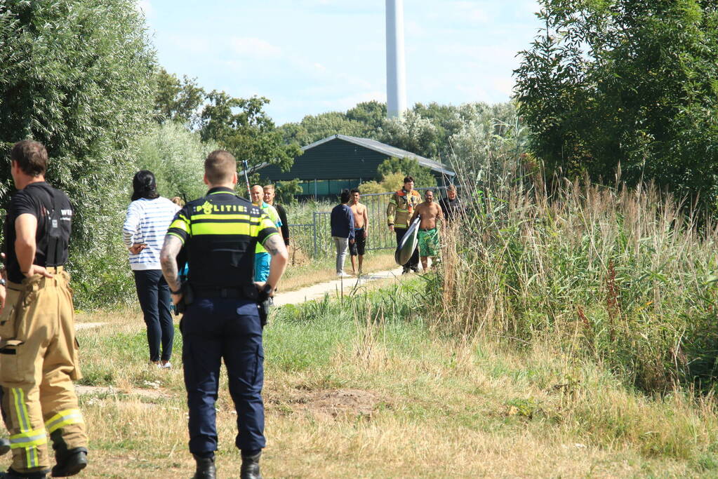 Veel hulpdiensten aanwezig voor persoon te water in Ouderkerkerplas