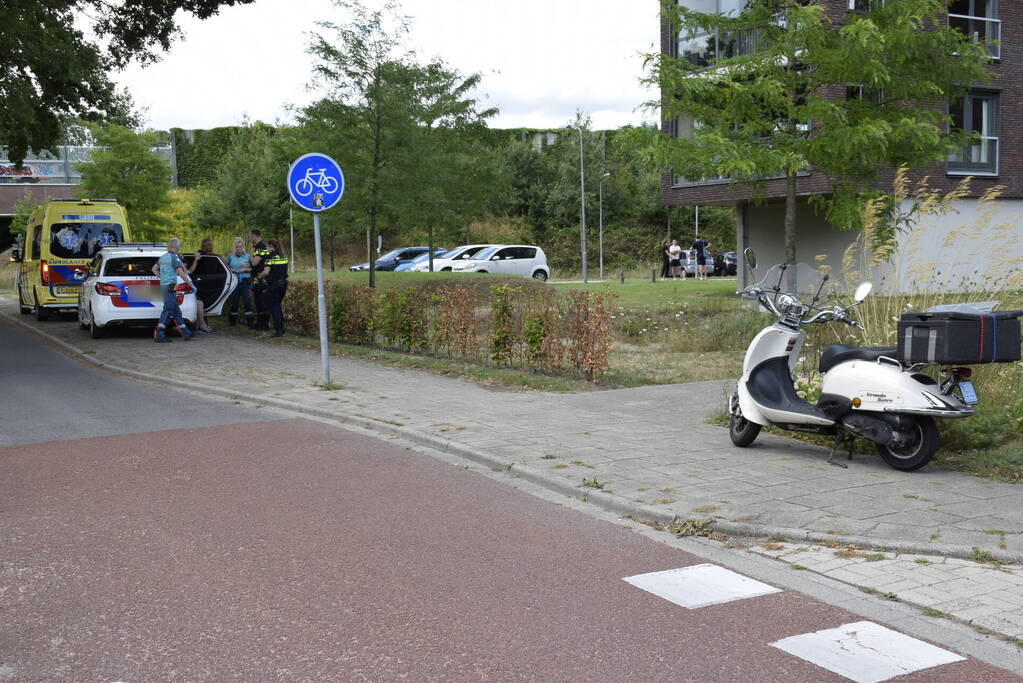 Scooterrijder komt hard ten val