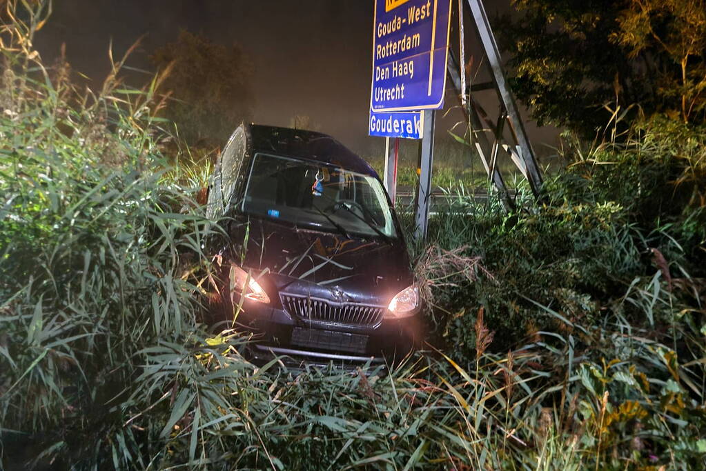 Schade na aanrijding met boom en bord