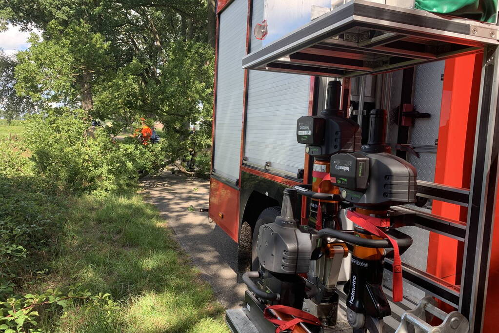Omgevallen boom zorgt voor stremming