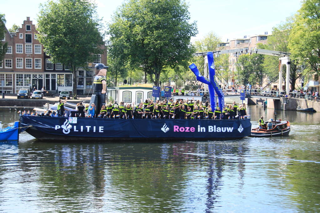 Gezellige drukte tijden Gay Pride 2022