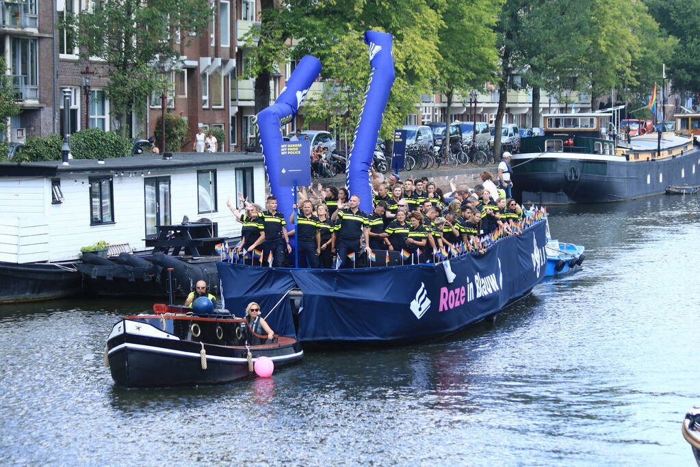 Gezellige drukte tijden Gay Pride 2022