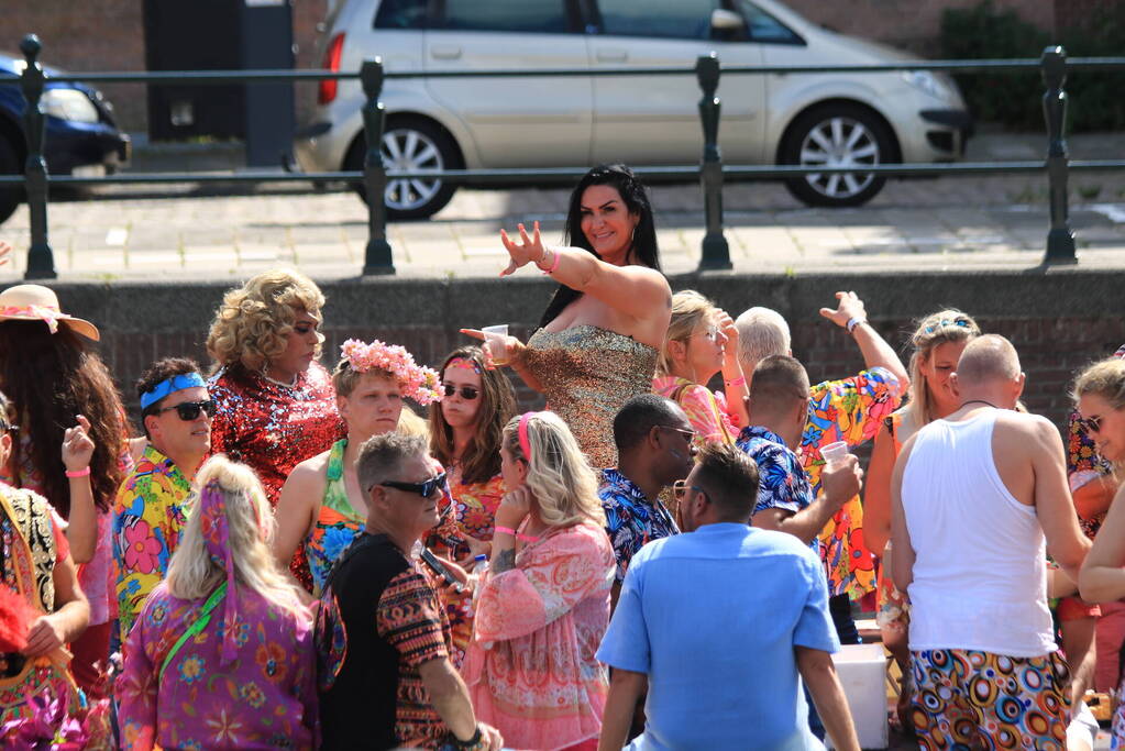 Gezellige drukte tijden Gay Pride 2022