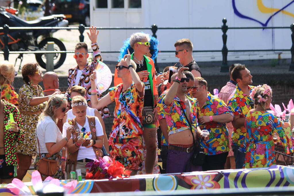 Gezellige drukte tijden Gay Pride 2022