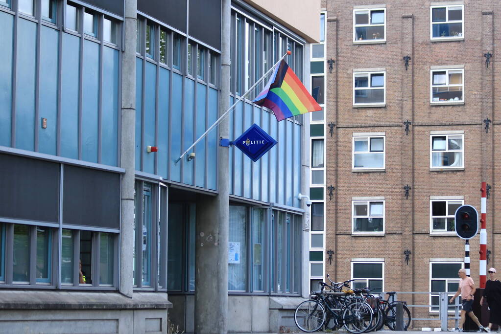 Gezellige drukte tijden Gay Pride 2022