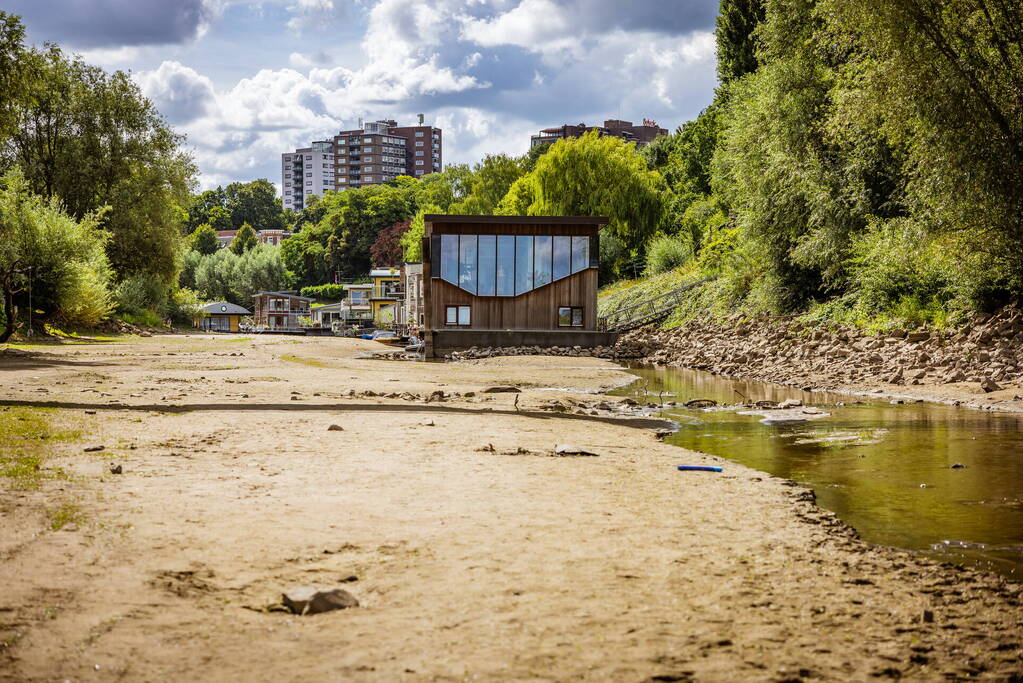 Laag waterpeil de Waal trekt veel bekijks