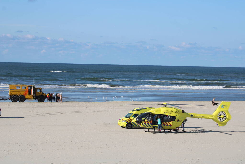 Hulpdiensten massaal ingezet voor drenkeling in Noordzee