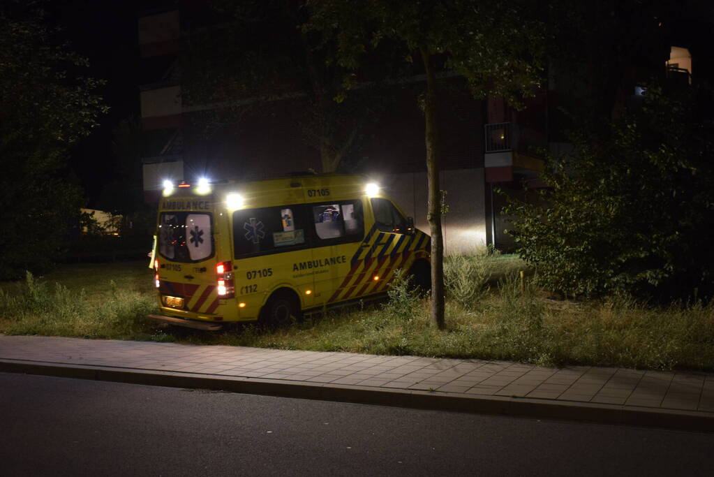 Persoon gewond na val van hoogte