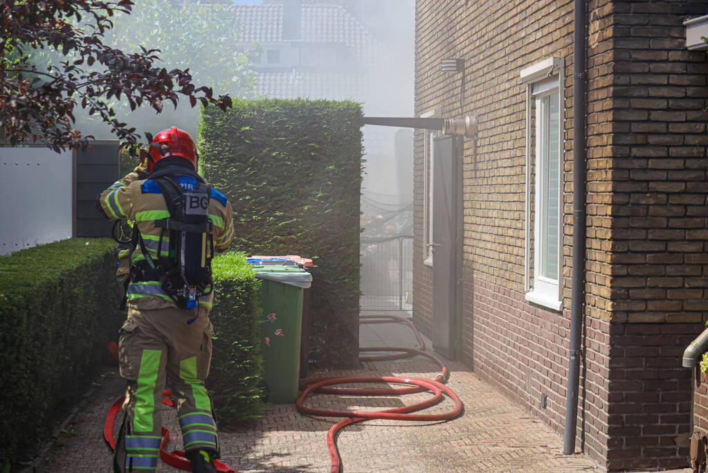 Schuur verwoest door uitslaande brand