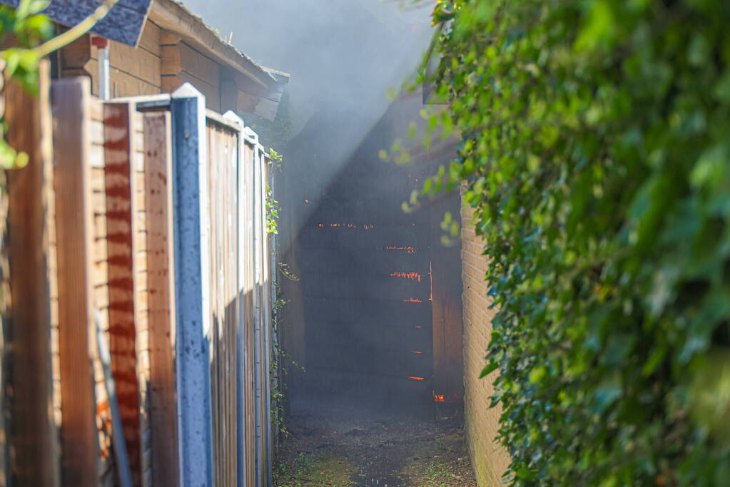 Schuur verwoest door uitslaande brand