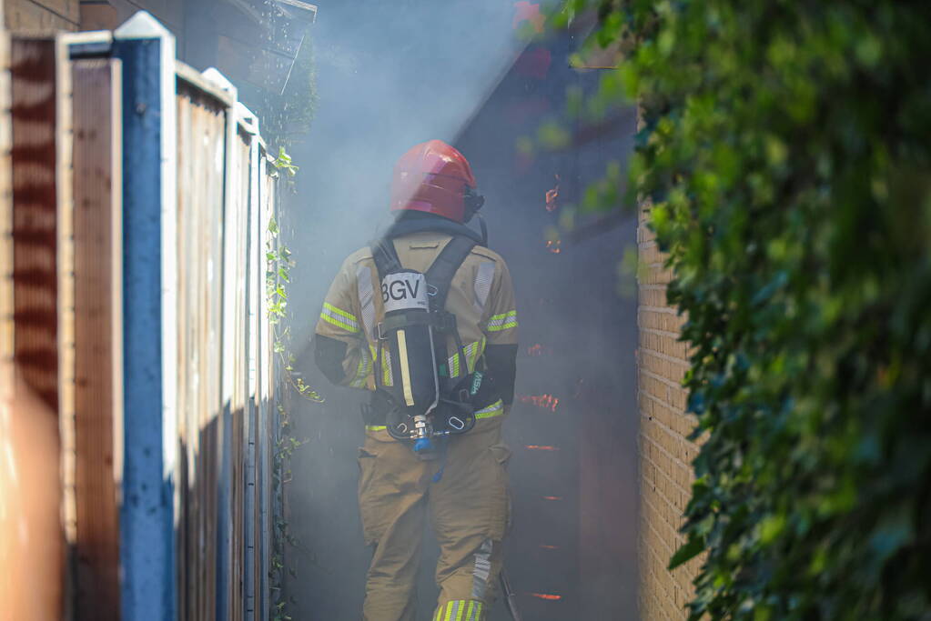 Schuur verwoest door uitslaande brand