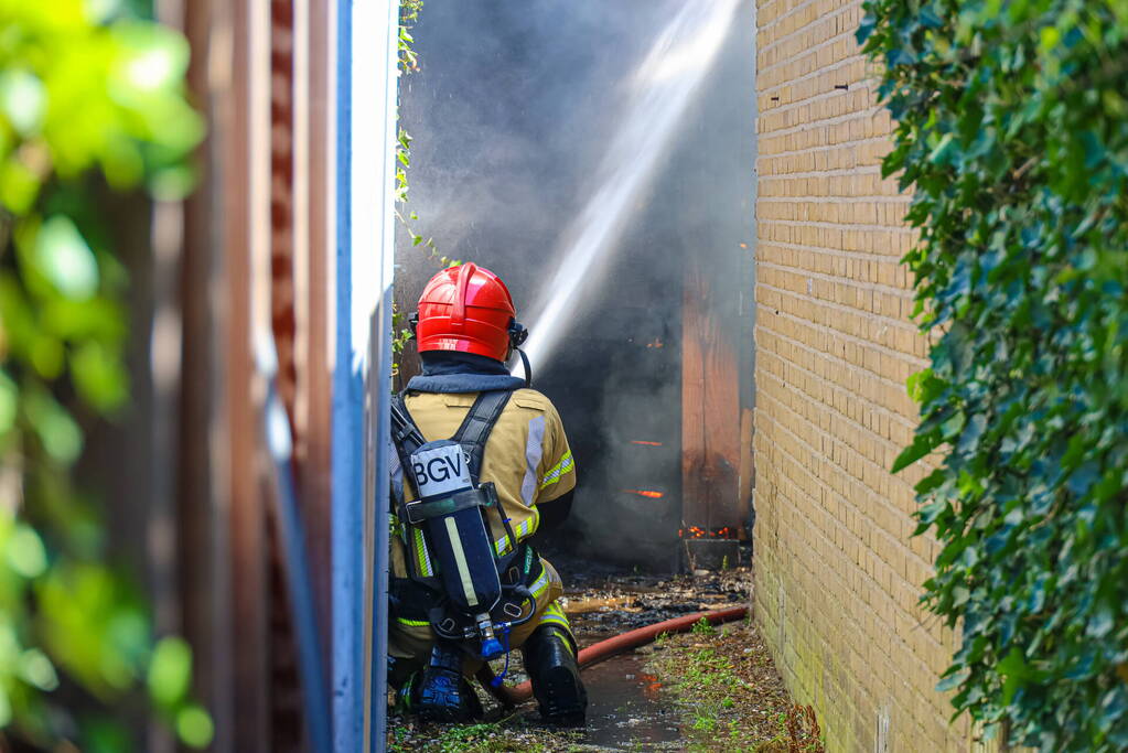 Schuur verwoest door uitslaande brand