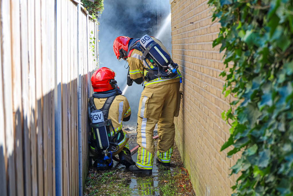 Schuur verwoest door uitslaande brand
