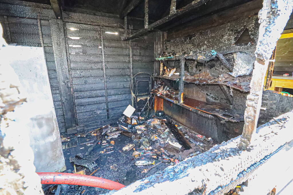 Schuur verwoest door uitslaande brand