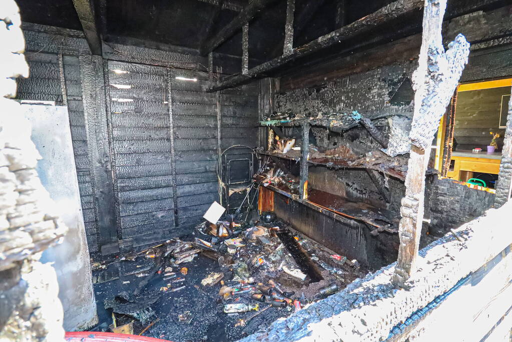Schuur verwoest door uitslaande brand