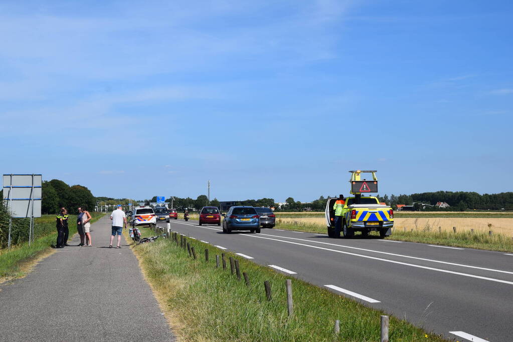 Automobilist vlucht na botsing met fietser