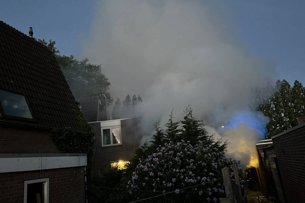 Schuur verwoest door uitslaande brand