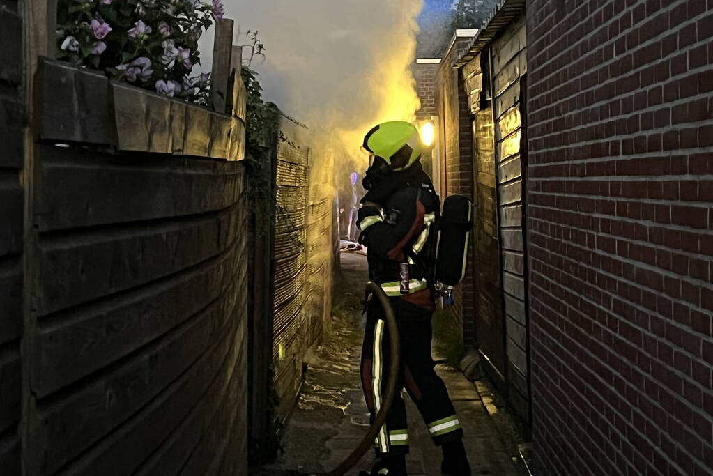 Schuur verwoest door uitslaande brand