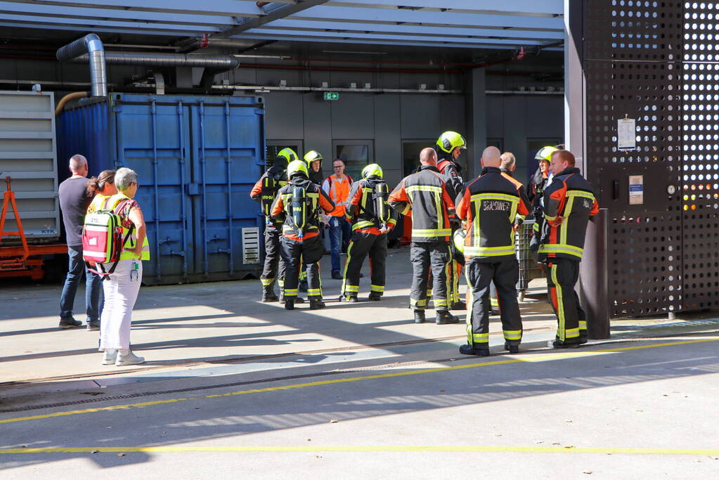 Bedrijfspand ontruimd door rook