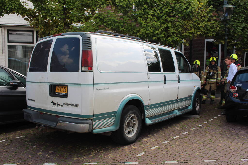 Eigenaar blust zelf brand in bestelbus