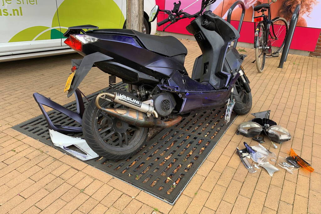 Brommer en auto betrokken bij botsing