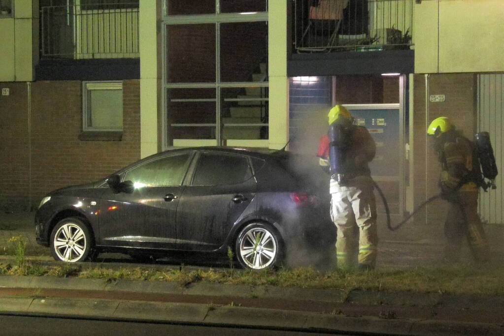 Auto zwaar beschadigd vanwege brand