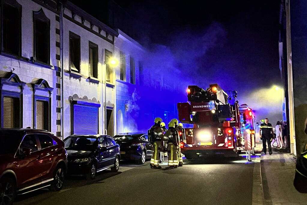 Veel rookontwikkeling bij brand in woning