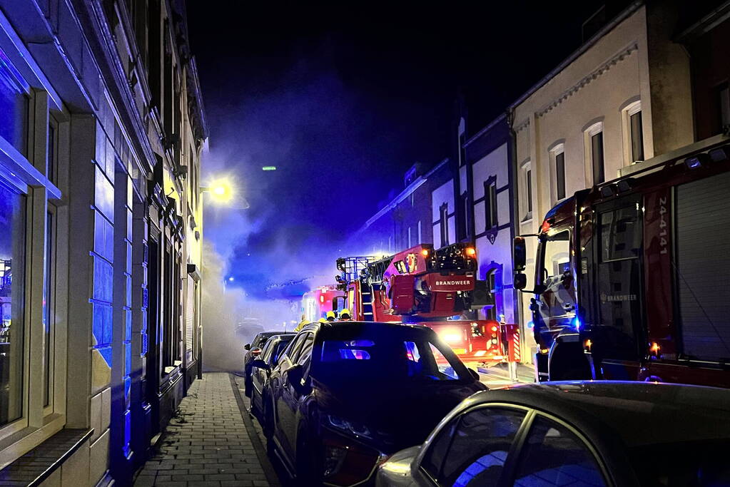 Veel rookontwikkeling bij brand in woning