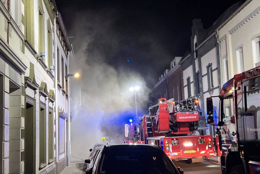 Veel rookontwikkeling bij brand in woning