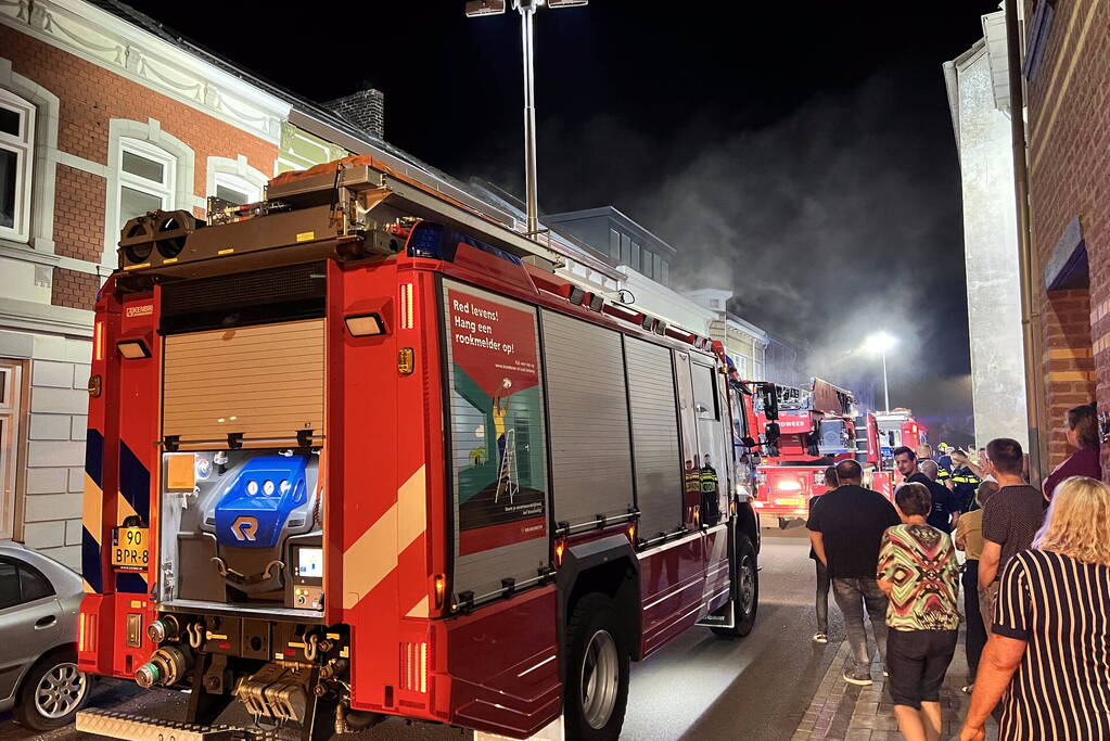 Veel rookontwikkeling bij brand in woning