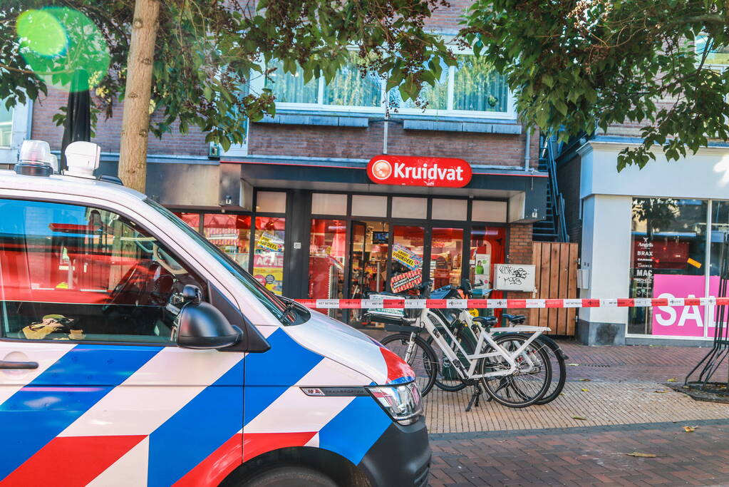 Donkere verdachte gezocht naar overval op Kruidvat
