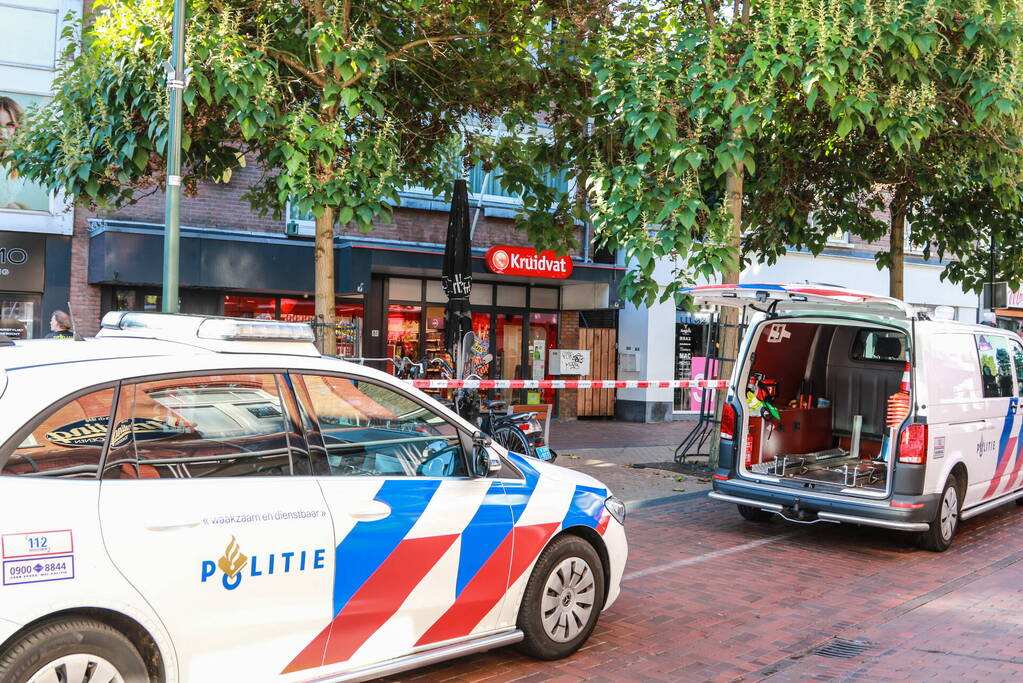 Donkere verdachte gezocht naar overval op Kruidvat