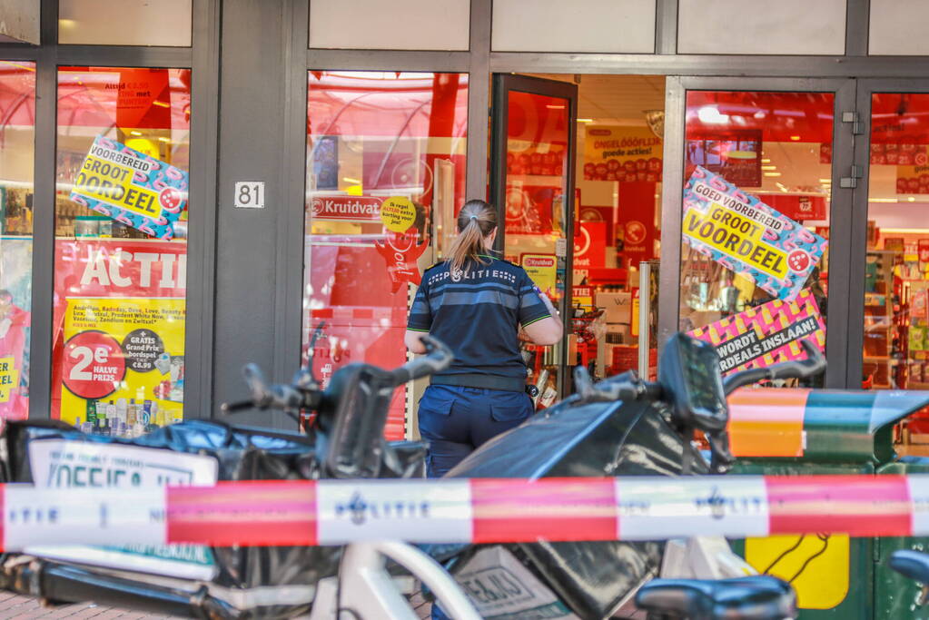 Donkere verdachte gezocht naar overval op Kruidvat