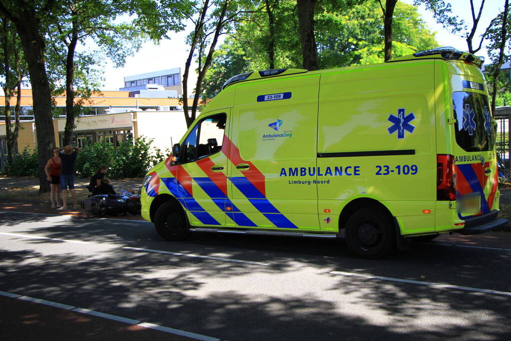 Scooterrijder en opzittende gewond bij ongeval