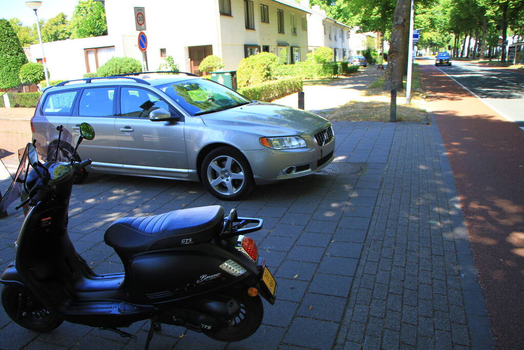 Scooterrijder en opzittende gewond bij ongeval