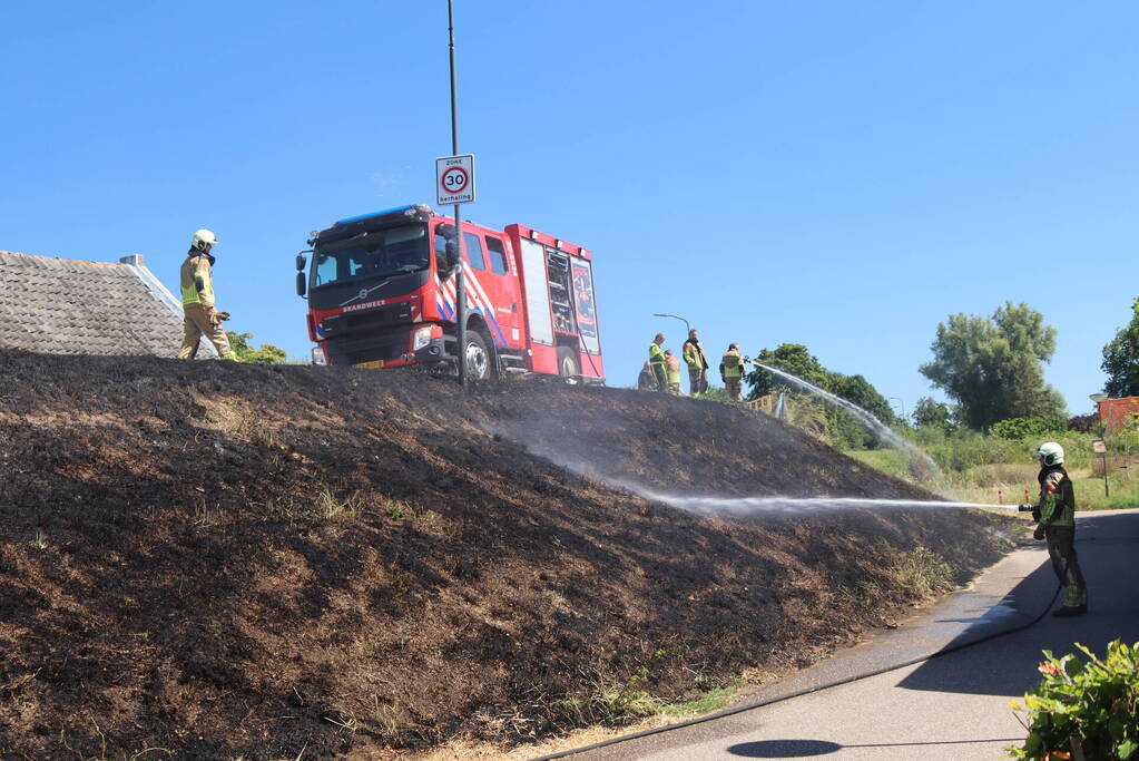 Stuk grasveld gaat in vlammen op