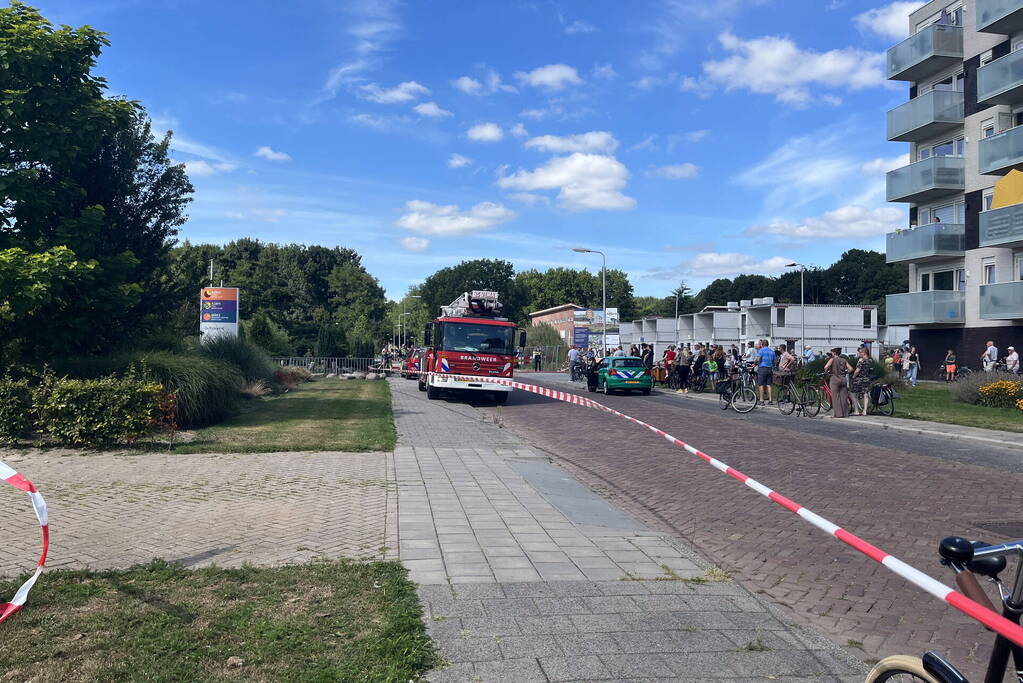 Enorme rookwolken bij brand Aeres Groenhorst College