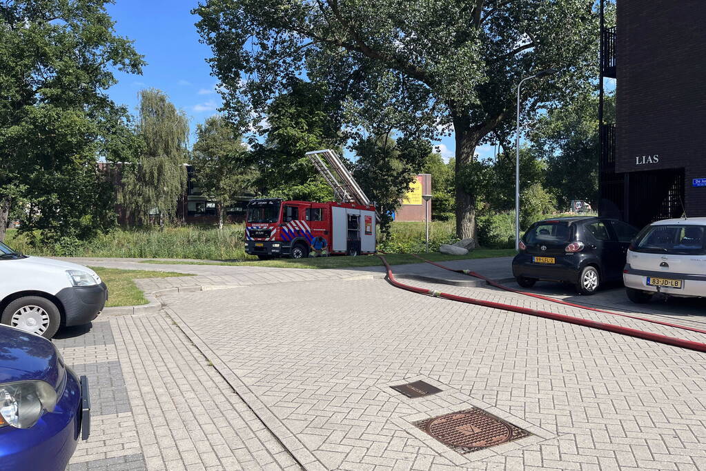 Enorme rookwolken bij brand Aeres Groenhorst College