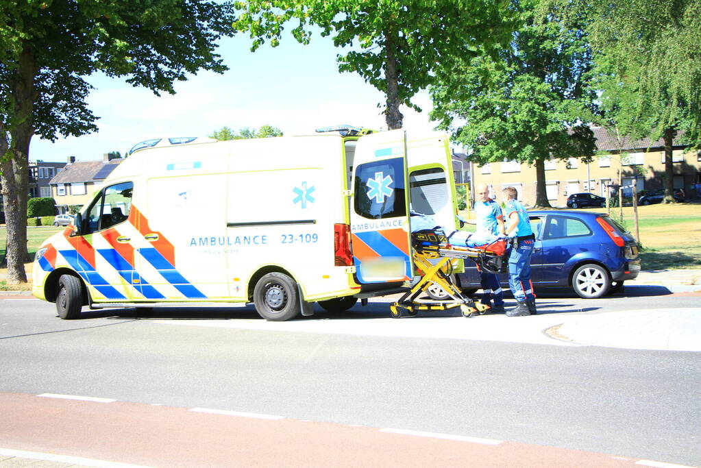 Vrouw op scootmobiel gaat onderuit