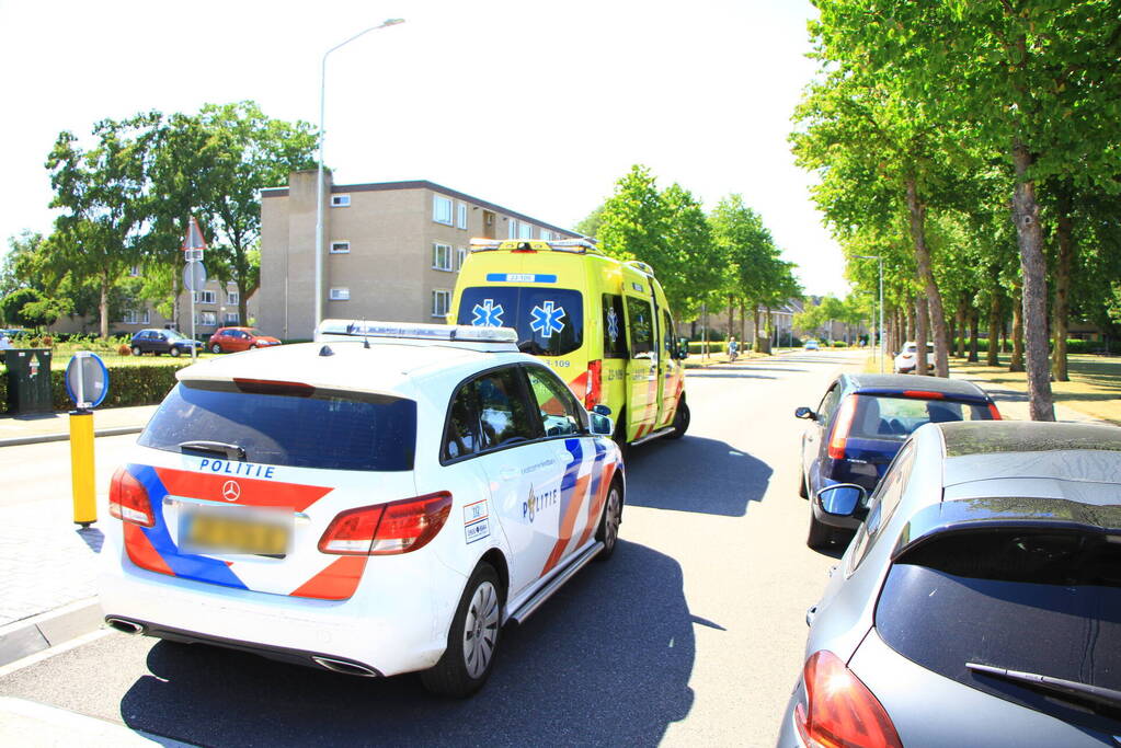Vrouw op scootmobiel gaat onderuit