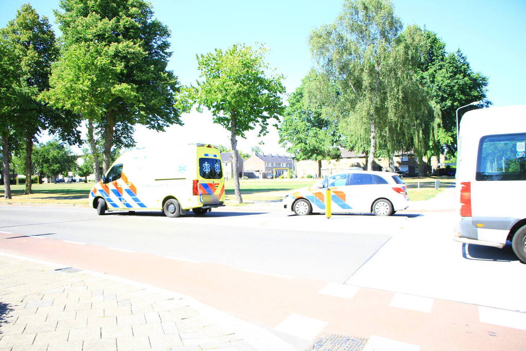 Vrouw op scootmobiel gaat onderuit