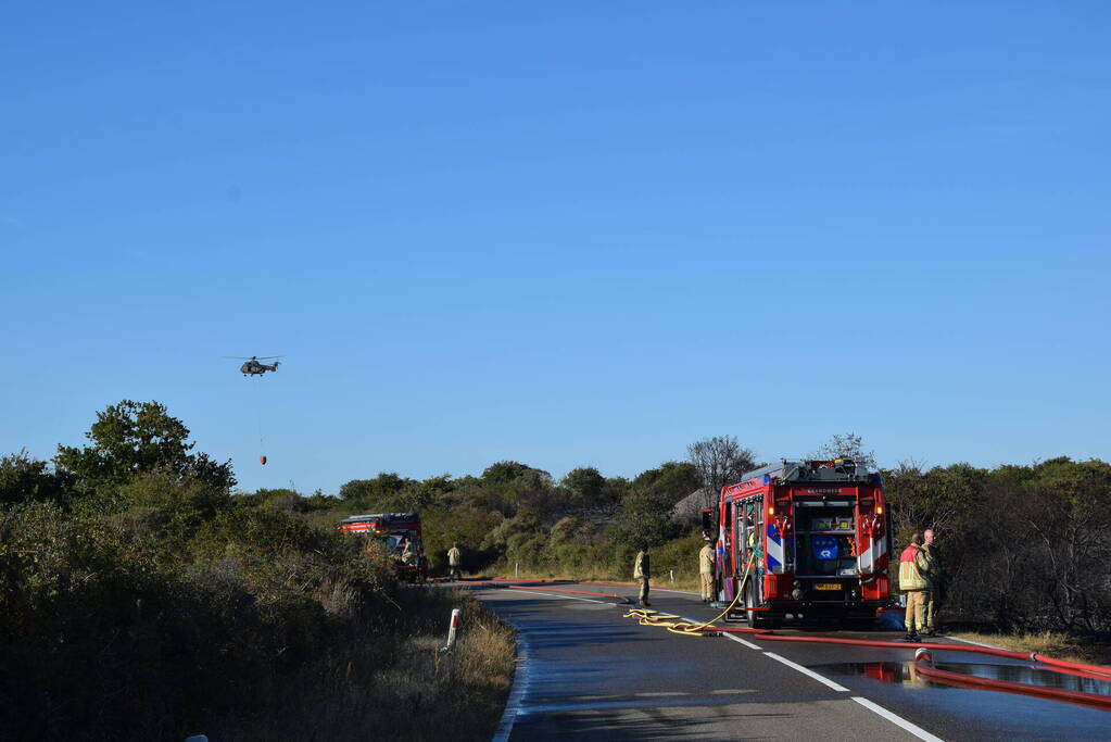 Brandweer massaal ingezet bij grote duinbrand