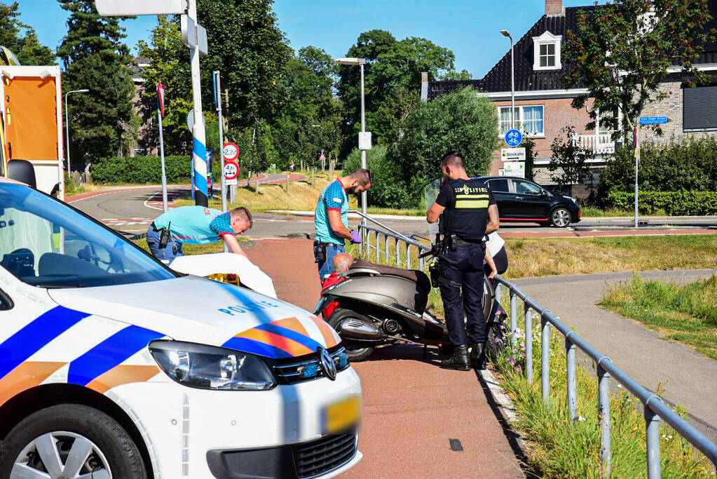 Scooterrijder gewond bij botsing bij oversteken