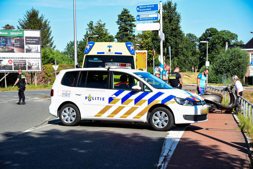 Scooterrijder gewond bij botsing bij oversteken