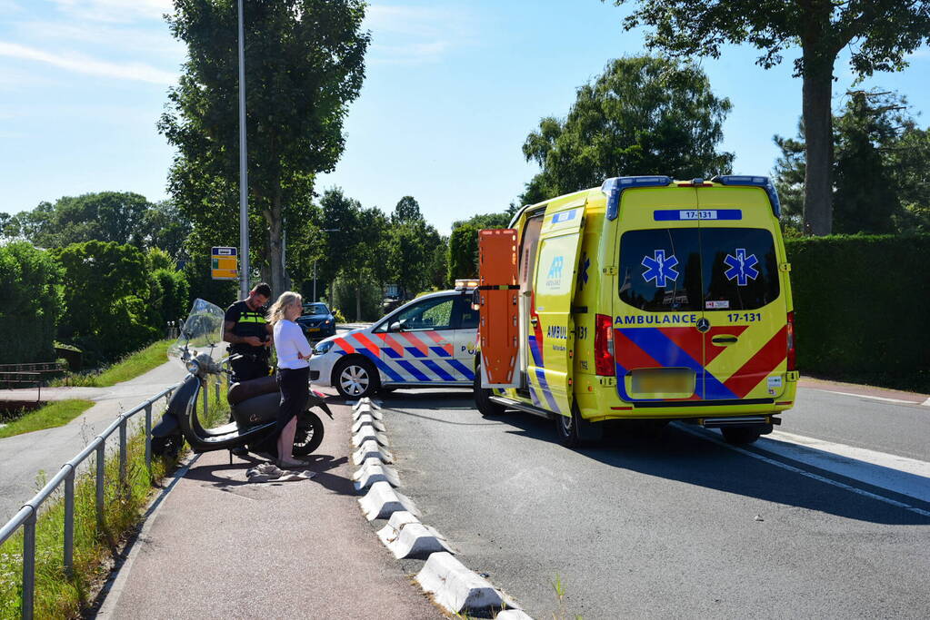 Scooterrijder gewond bij botsing bij oversteken