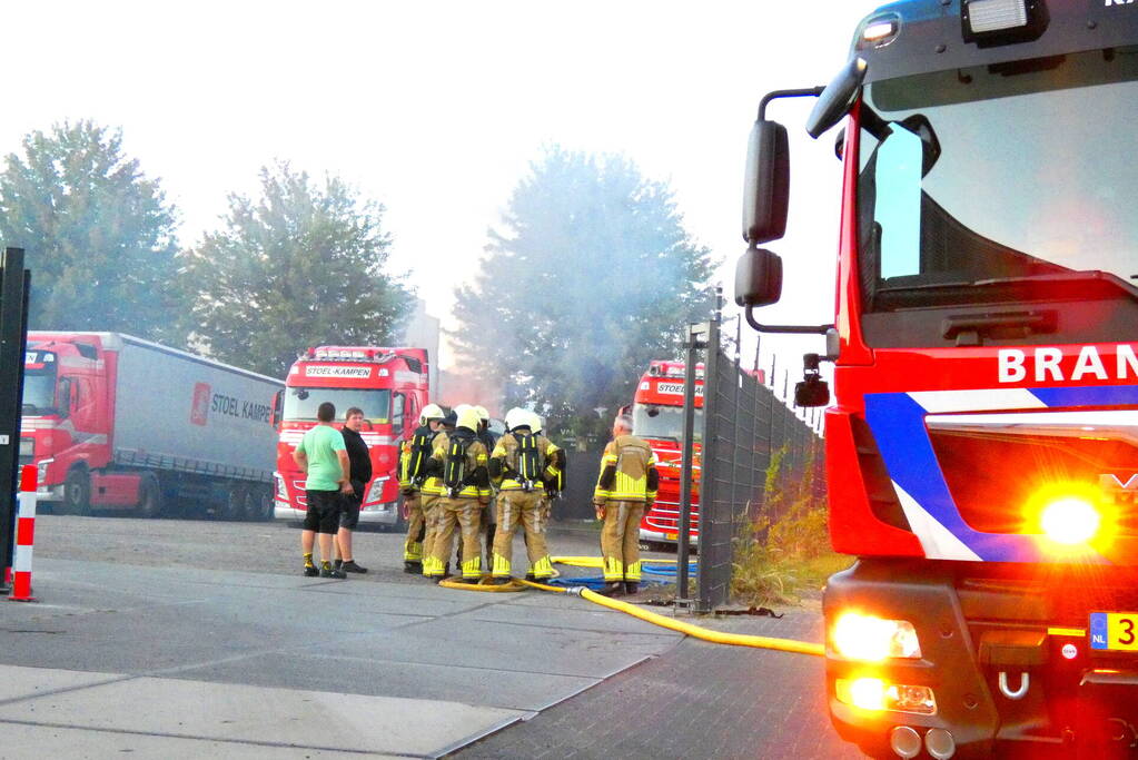 Brand in trailer van vrachtwagen